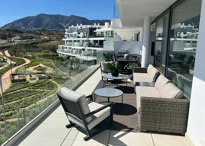 Higueron West Luxury Apartment, Ocean View, Next To Marbella Hotel Fuengirola