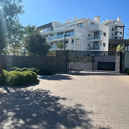 Отель Higueron West Luxury Apartment, Ocean View, Next To Marbella