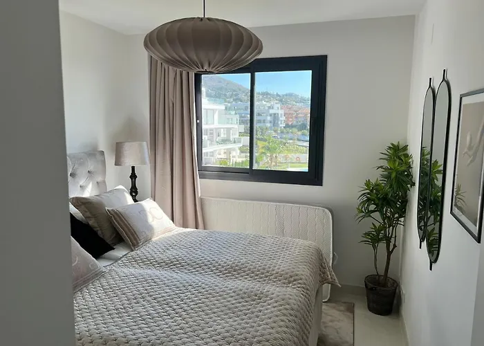 Higueron West Luxury Apartment, Ocean View, Next To Marbella * Фуэнхирола