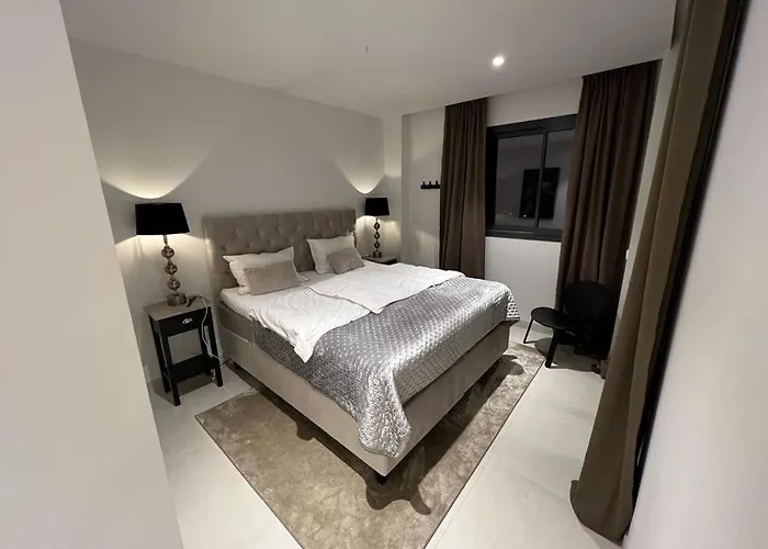 Higueron West Luxury Apartment, Ocean View, Next To Marbella Отель