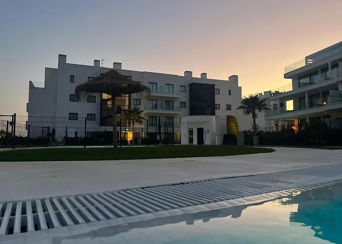 Higueron West Luxury Apartment, Ocean View, Next To Marbella Отель